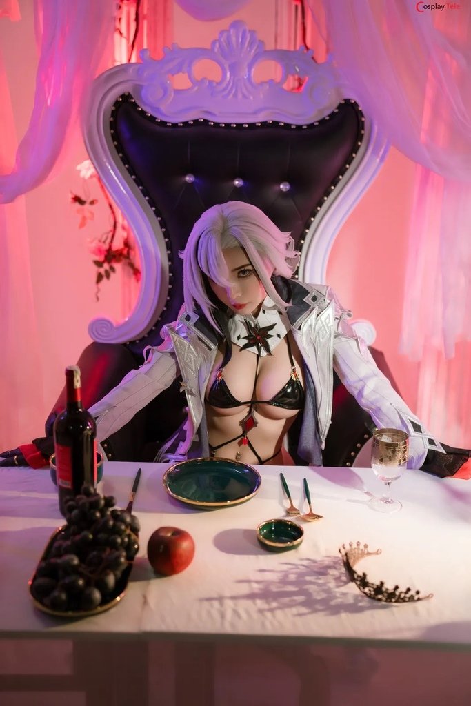 Umeko J cosplay Arlecchino - G