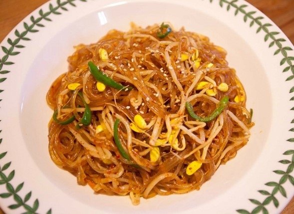 Kongnamul japchae (콩나물잡채).jpg