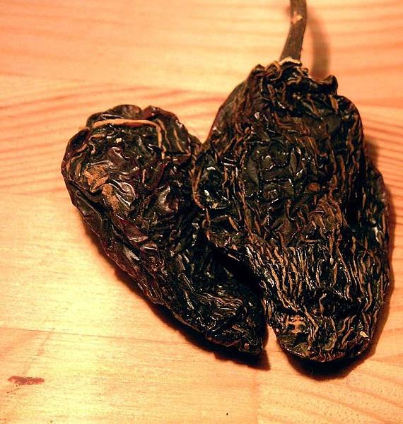 Capsicum_annuum_chipotle_dried.jpg