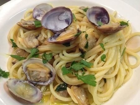 spaghetti alle vongole bianco.jpg