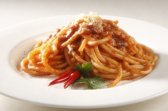 bucatini all’amatriciana.jpg