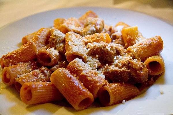 rigatoni con la pajata.jpg