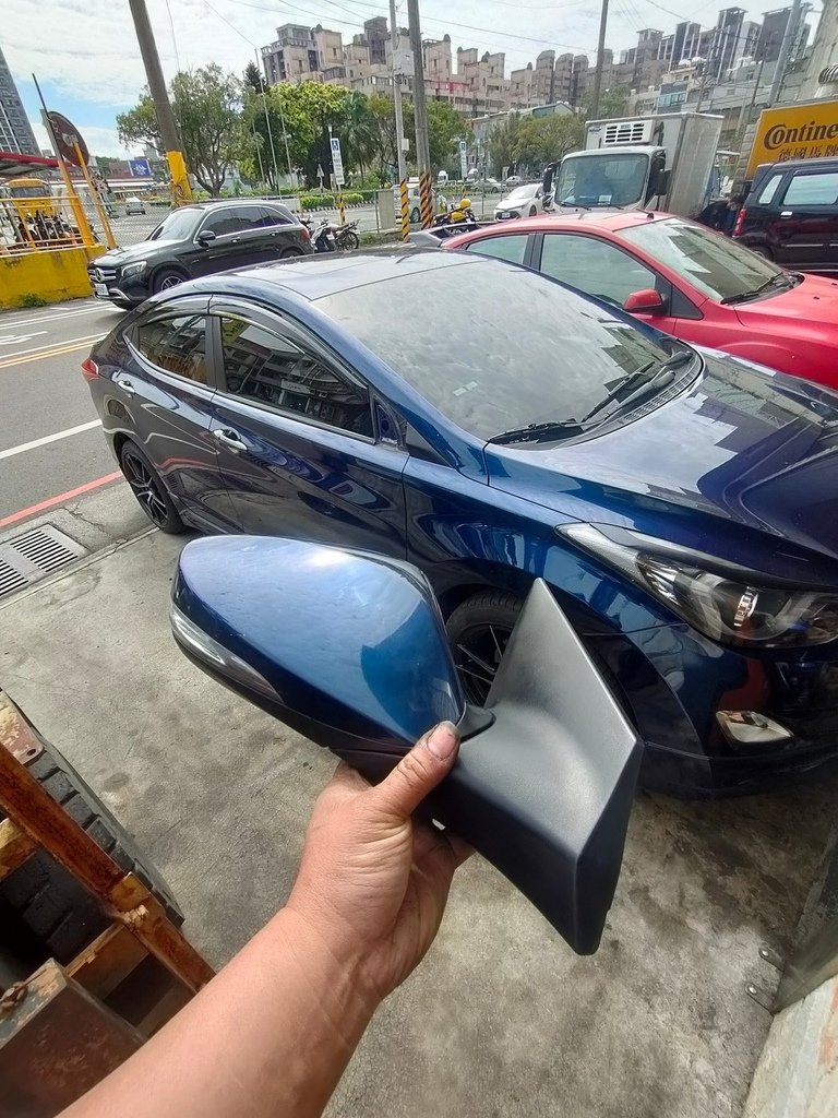 現代 ELANTRA 1.8 (2014年）電動後視鏡無法收折維修。