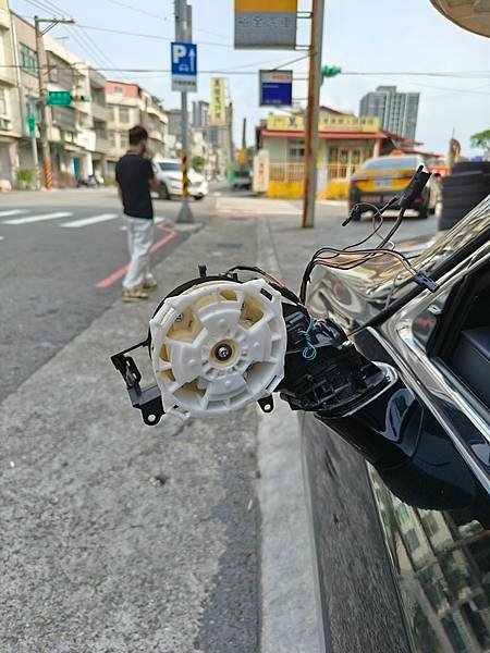凌志 ES200（2018迄今） 電動後視鏡無法收折修理。