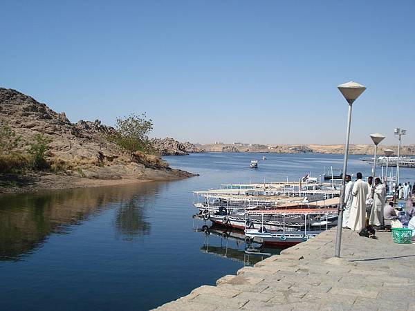 20110520.8 準備搭小遊艇前往Philae Temple 費拉島神殿(Egypt)