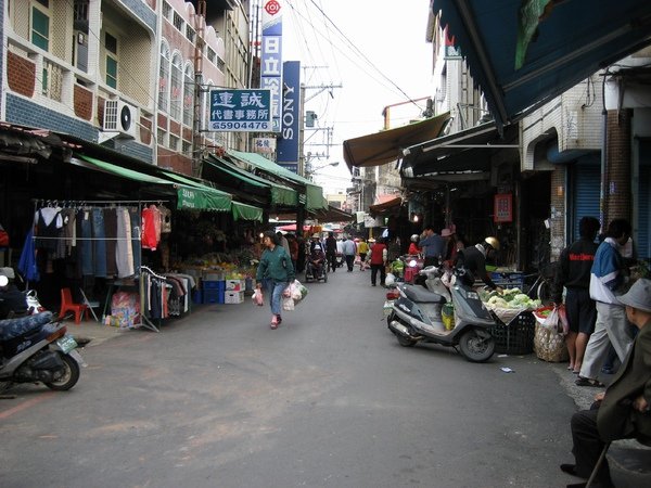 D1-02c新光戲院前街道.JPG