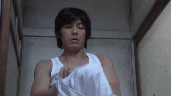 部長穿衣.gif