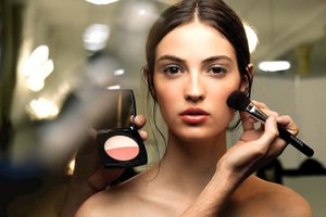 chanel-cruise-2016-17-collection-fashion-show-backstage-beauty-makeup-les-blush-multi-color-duo.jpg