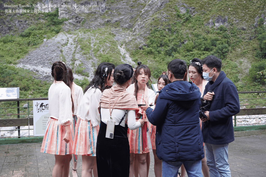 花蓮太魯閣國家公園長春祠｜虎年祝福｜賀歲片《燕無歇》破億神曲～問路家族 年度鉅獻｜中國風舞蹈,流行音樂舞蹈,虎年春聯,虎年吉祥話創意16.png