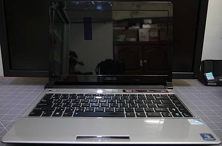 Asus UL30A-4.JPG