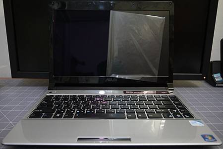 Asus UL30A-7.JPG