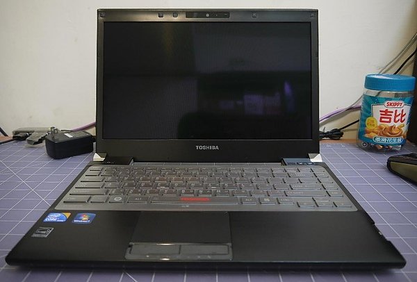 Toshiba R700-10.JPG