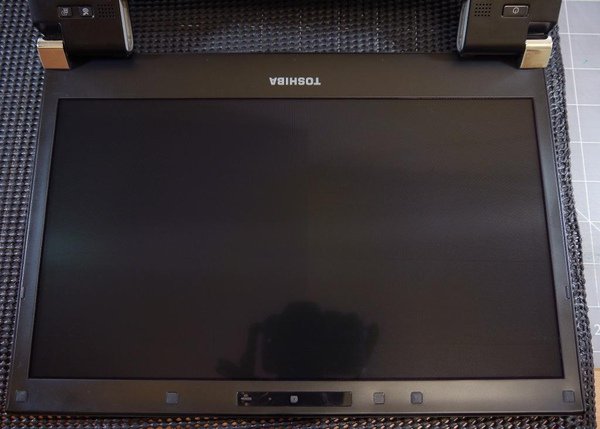 Toshiba R700-27.JPG