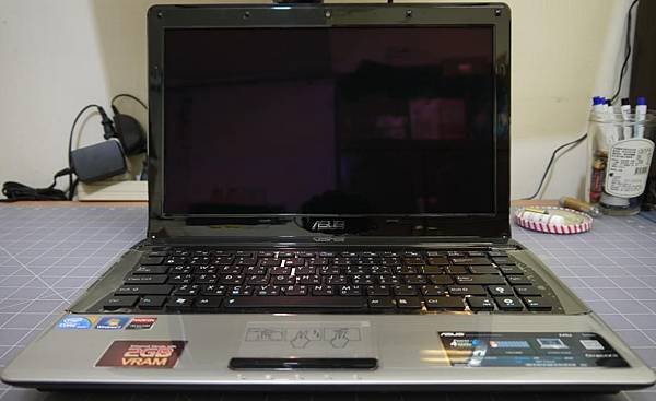Asus A40-4.JPG