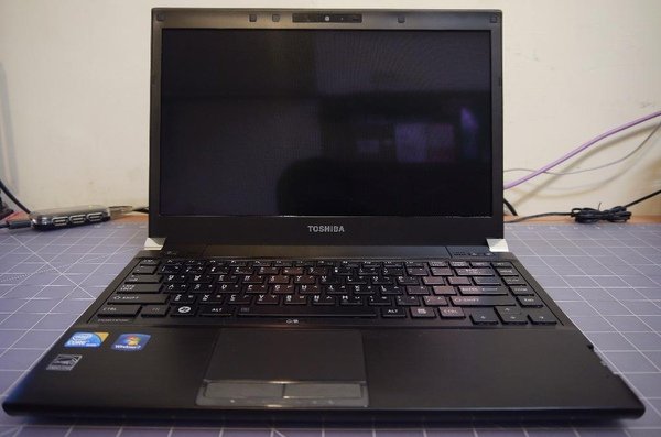 Toshiba R700-28.JPG