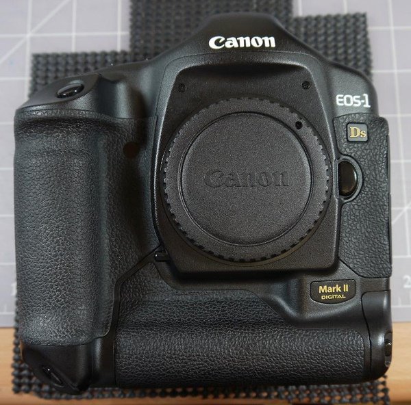 Canon 1DII-2.JPG