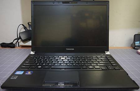 Toshiba R830