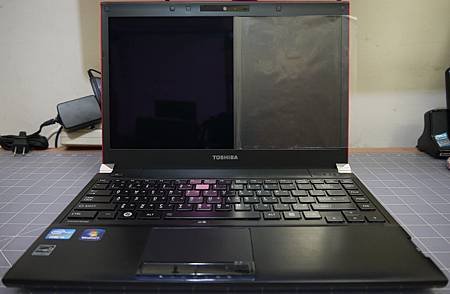 Toshiba R830-28.JPG