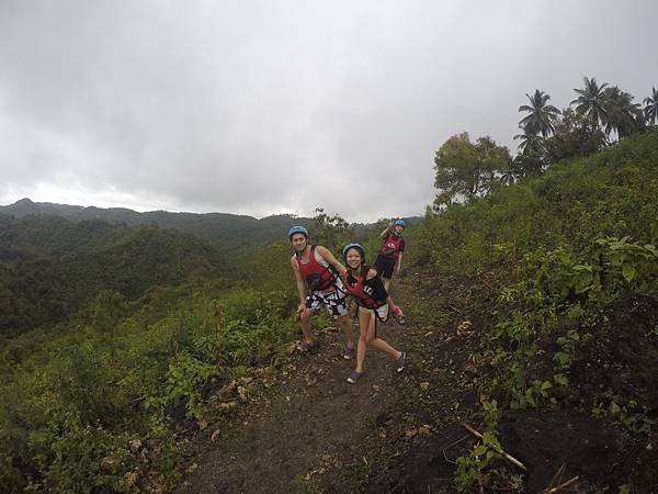 Day02-008-Guide Gopro-走路到Kawasan Fall