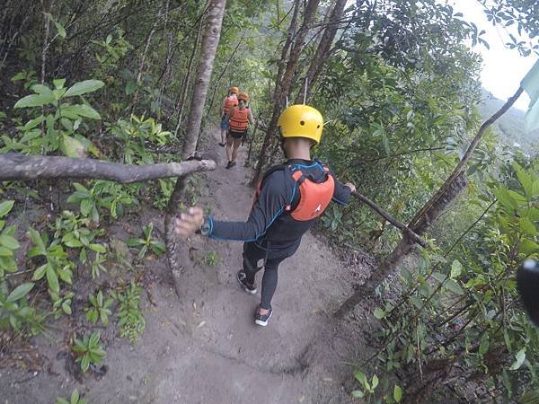 Day02-021-Gopro-走路到Kawasan Fall