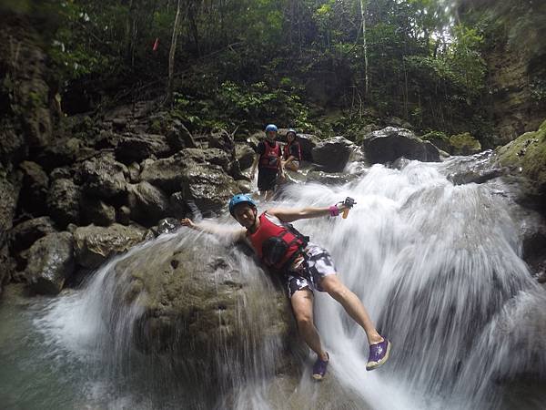 Day02-015-Guide Gopro-Canyoneering in Kawasan Fall