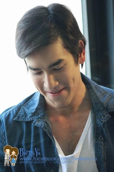 Nadech今天下午去Mango TV錄製節目