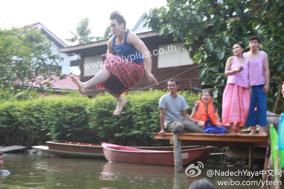 Nadech，你走光啦！