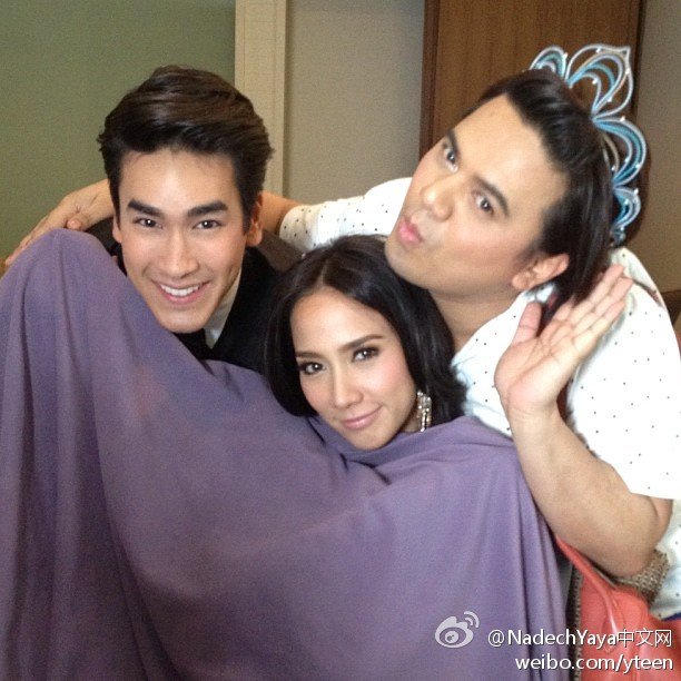 Ae更新今天Nadech AumP廣告拍攝幕後花絮，“好冷，但我很胖，不冷”