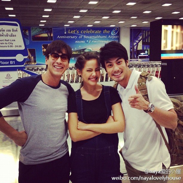 Nadech和Yaya昨晚yumyum活動結束後返回曼谷在機場偶遇Boy兄，Boy更新IG，留言“這對真可愛”