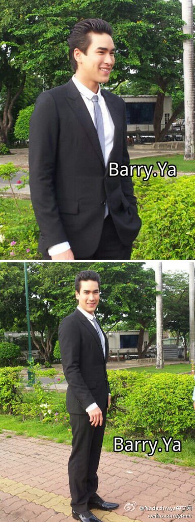 2012-08-12泰國母親節，Nadech領取孝子獎，場外給粉絲們拍照。