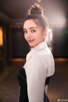 新疆四大美女 麥迪娜.jpg