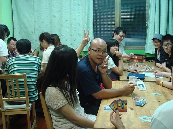 裝可愛的兆辰.JPG