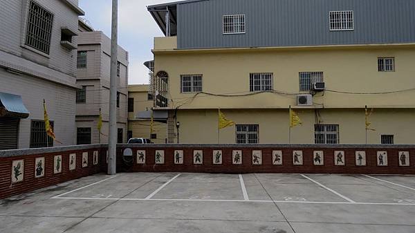 0884高雄市梓官區赤崁慈皇宮與宋江文化牆.jpg