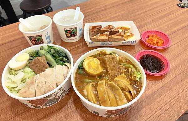 台中美食| 丞星丞雞肉飯。埔里人氣美食來台開分店，必點好吃雞