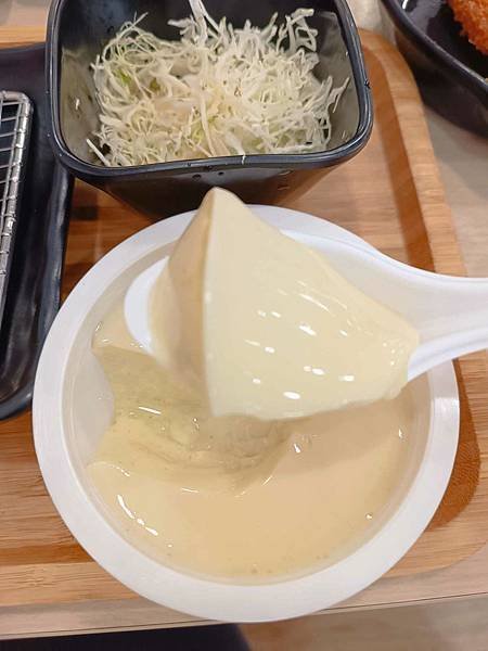 台中美食| 京厚屋-台中一中店。平價豬排 CP 王，豬排定食