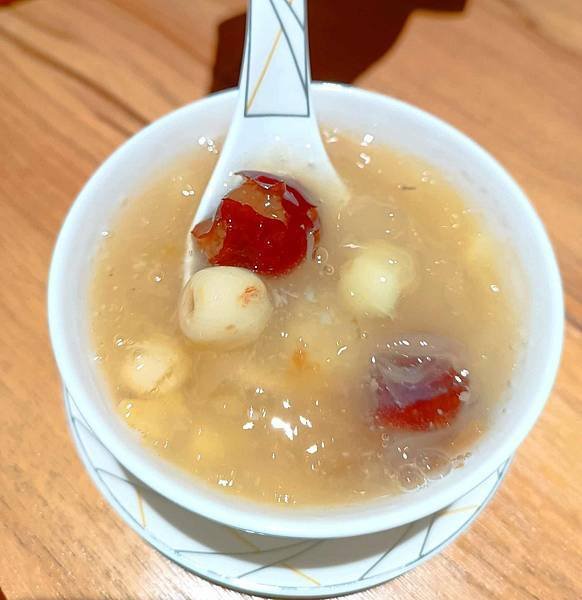 台中美食| 滬舍餘味-西屯店。蟬聯 4 年必比登推薦的上海點