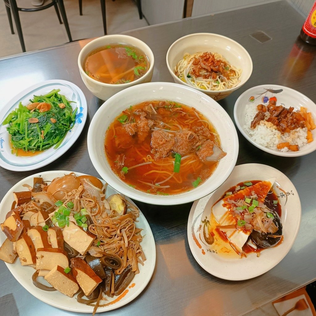 大甲美食|特食 豐原排骨酥麵。排骨酥入口即化、湯頭清爽順口~