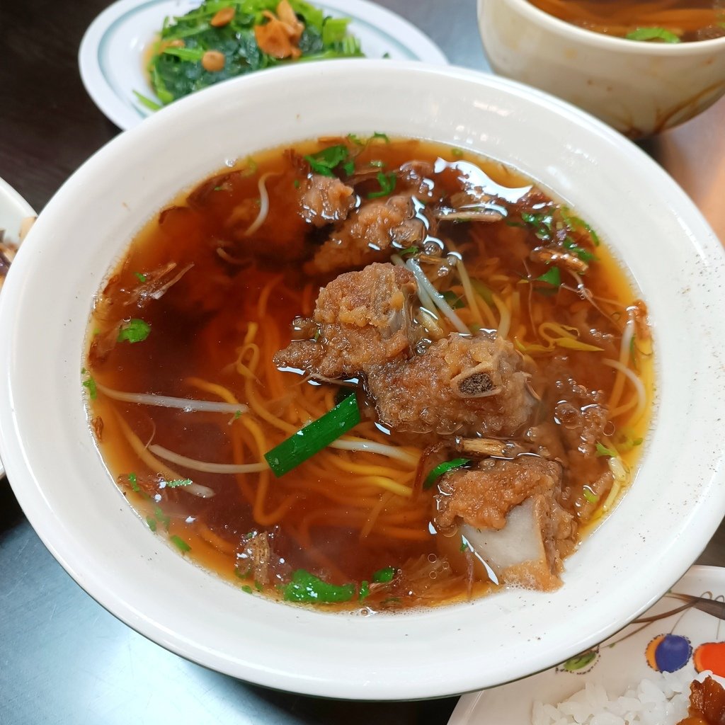 大甲美食|特食 豐原排骨酥麵。排骨酥入口即化、湯頭清爽順口~