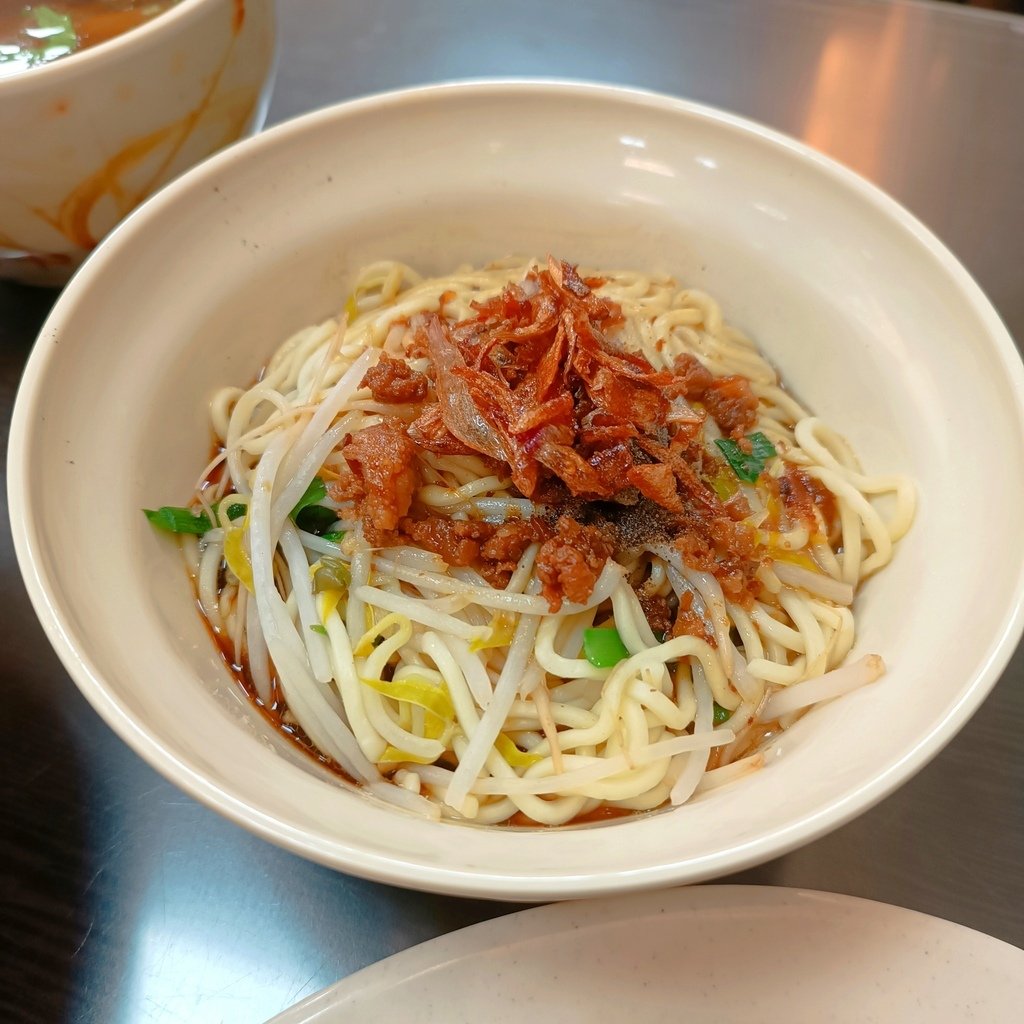大甲美食|特食 豐原排骨酥麵。排骨酥入口即化、湯頭清爽順口~