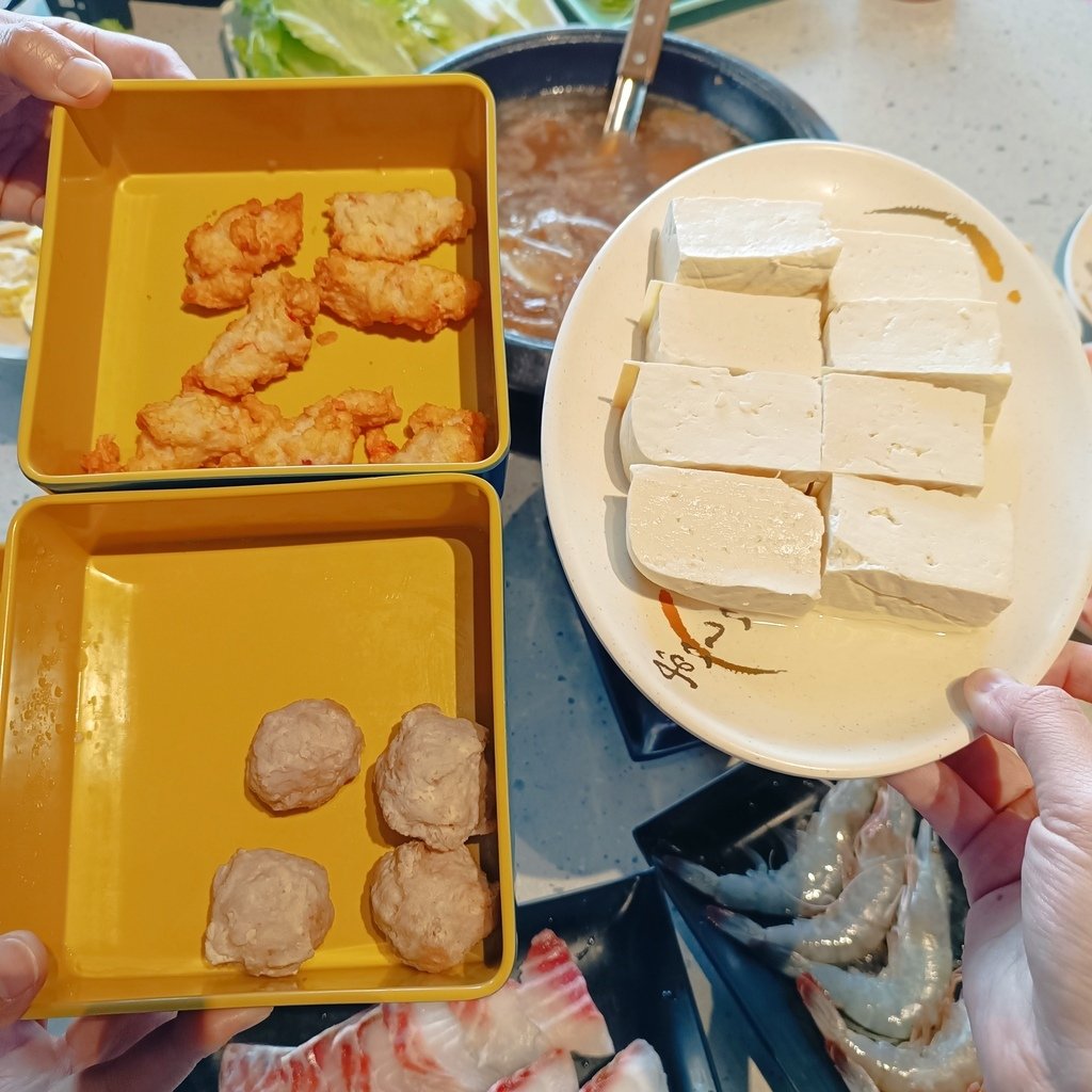 台中石頭火鍋｜久桃石頭火鍋｜爆香現炒鍋物，靈魂湯頭熬製 8 