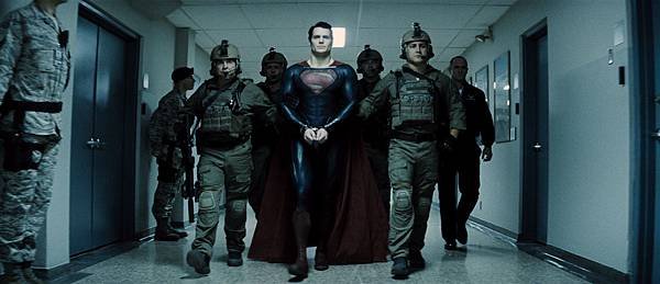 man-of-steel-henry-cavill-official-movie-image-