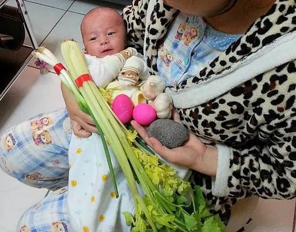 苗栗縣苑裡鎮嬰兒滿月剃髮服務寶寶24天(24孝)剃頭服務嬰兒