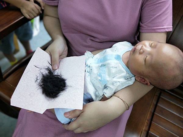 台中市北屯區新生嬰兒滿月剃頭服務、彰化縣和美鎮新生嬰兒24天