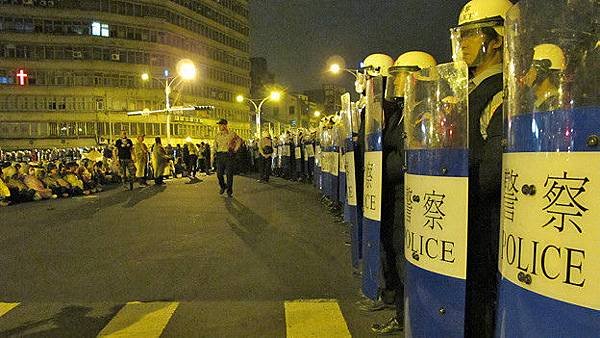 140428032328_cn_taipei_protest_02_624x351_bbcchinese_nocredit