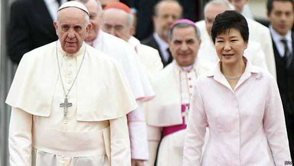 140814073936_pope_francis_park_624x351_epa