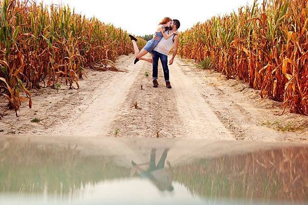 adaymag-couple-travels-around-the-world-to-capture-kiss-in-stunning-photos-018