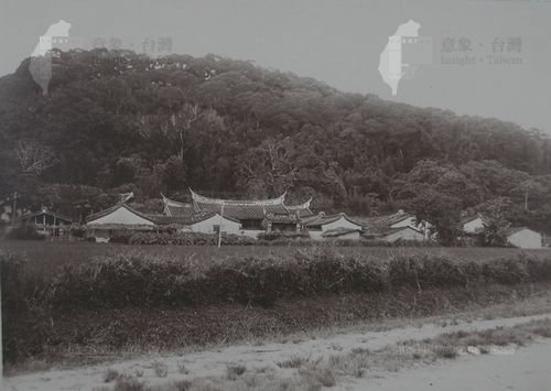 慈天宮創建於西元1835年，由北埔地區首墾戶姜秀鑾率眾執行興