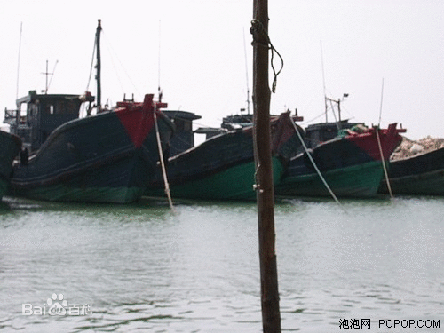 戒克船（按：戎克船早於1930年代已無法駛入「內港」）直接卸