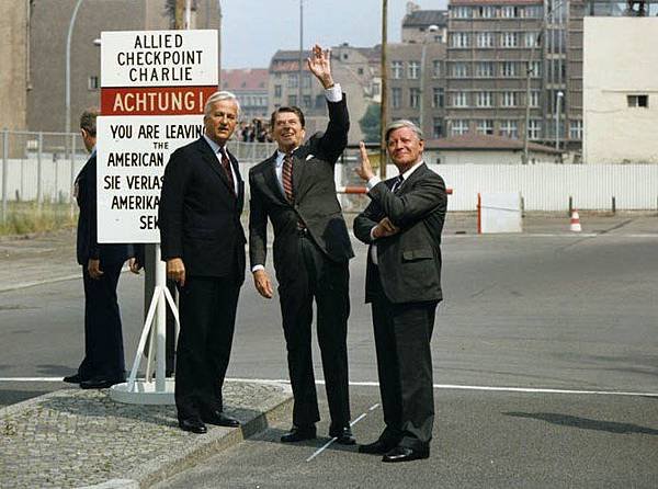 CheckpointCharlieBerlinWeizsäckerReaganSchmidt