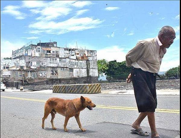 台東小白屋 (霍爾的移動城堡) 花了超過40年時間獨立建成-